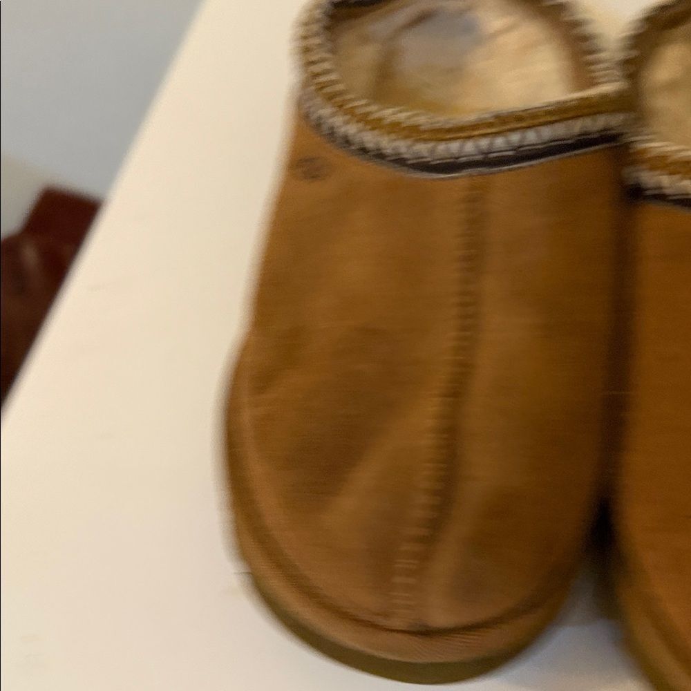 UGG Tasman Tan Suede Slippers with Cozy Lining sz 8